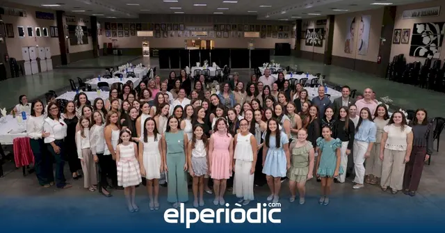 Las generaciones de reinas falleras infantiles de Burriana celebran su primer encuentro