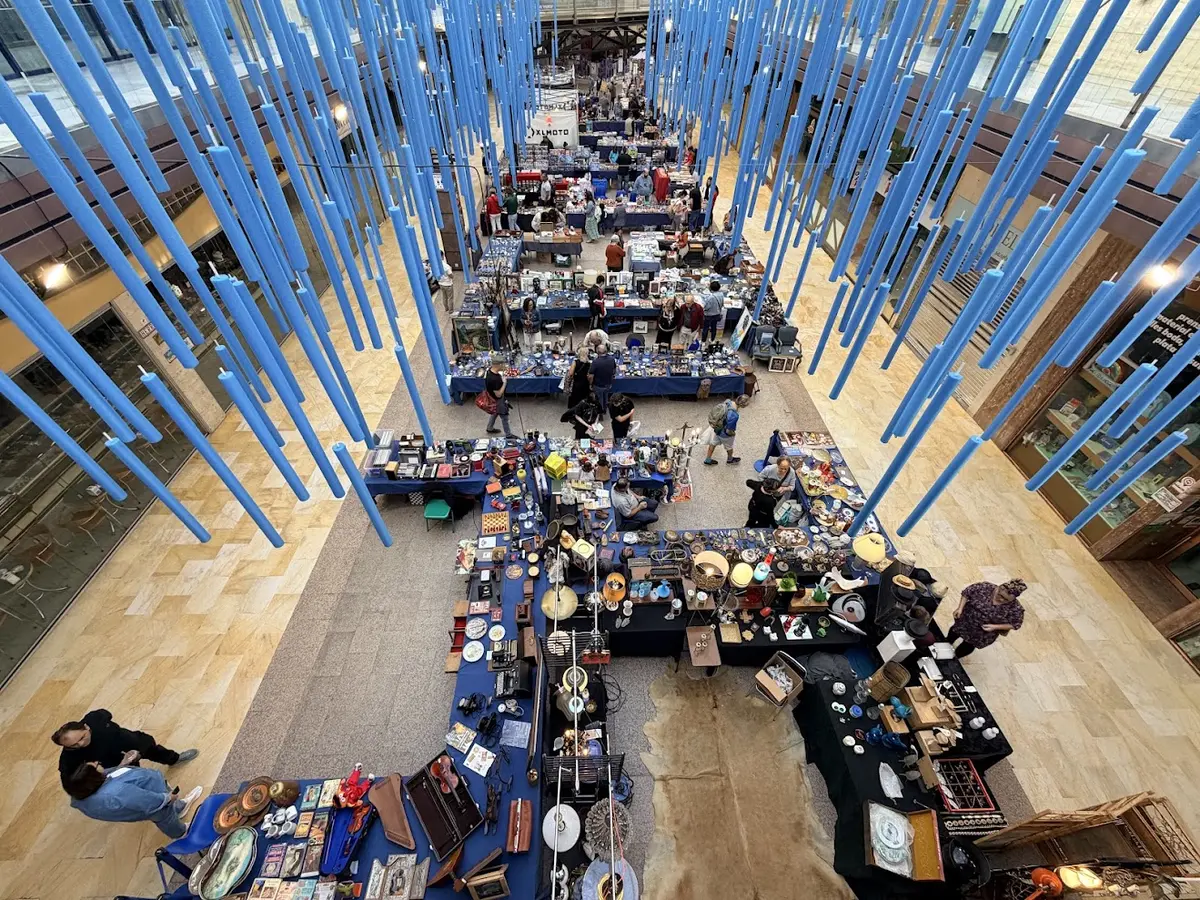 Área Central acoge la cuarta feria compostelana de antigüedades y coleccionismo
