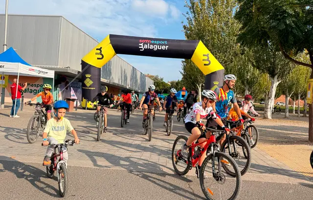 Más de un centenar de personas participa en la pedalada de Balaguer
