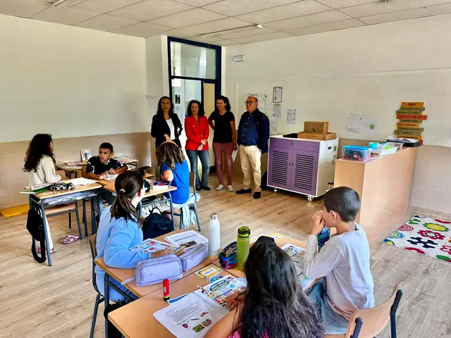 El CEIP de Ardán muestra a responsables educativos sus espacios y proyecto