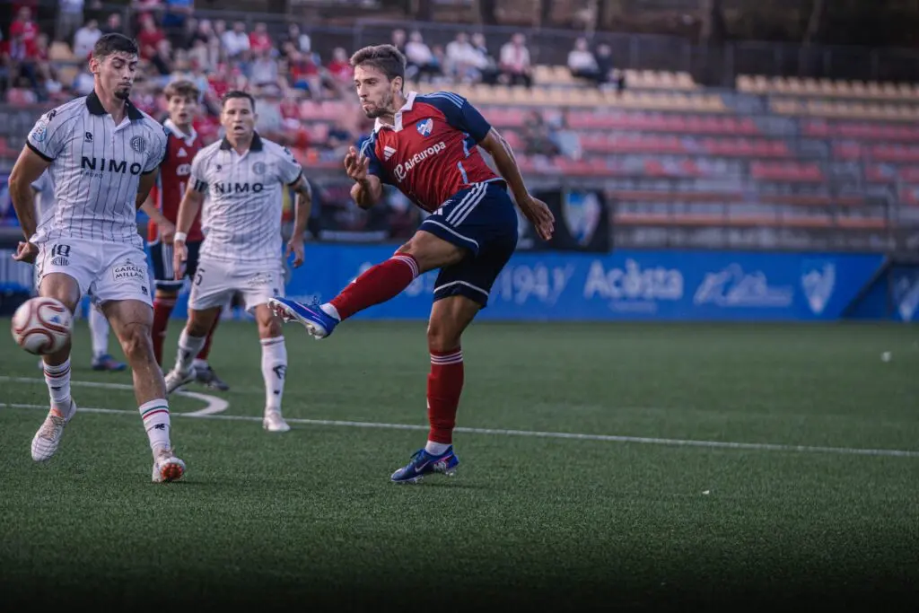 El Estepona se impone por la mínima al Atlético Central en un partido intenso