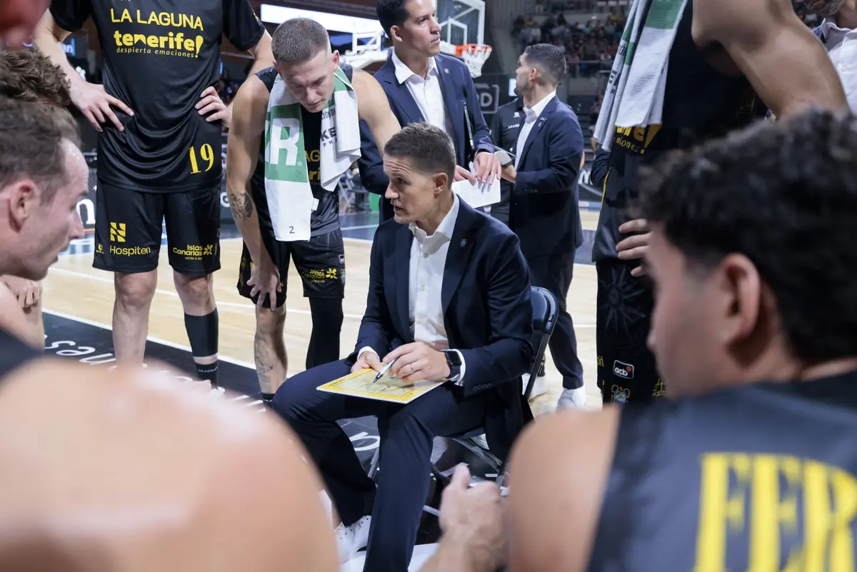 La Laguna Tenerife recibe al líder Baskonia en el Santiago Martín