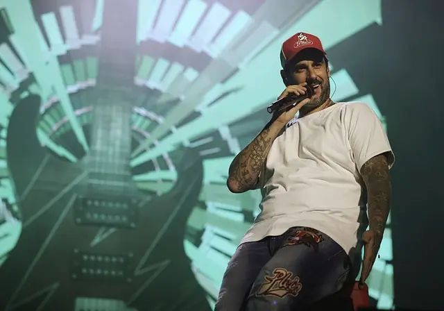 Melendi combina guitarras y baladas en su primera cita en Bilbao