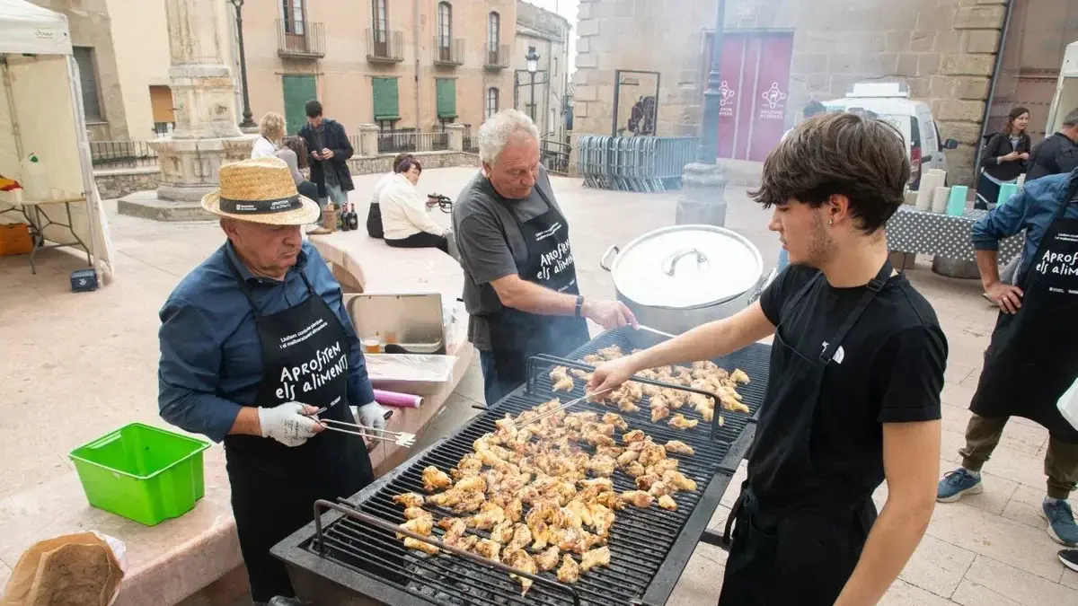 Un gran almuerzo ayuda a salvar 981 kilos de alimentos en Cervera