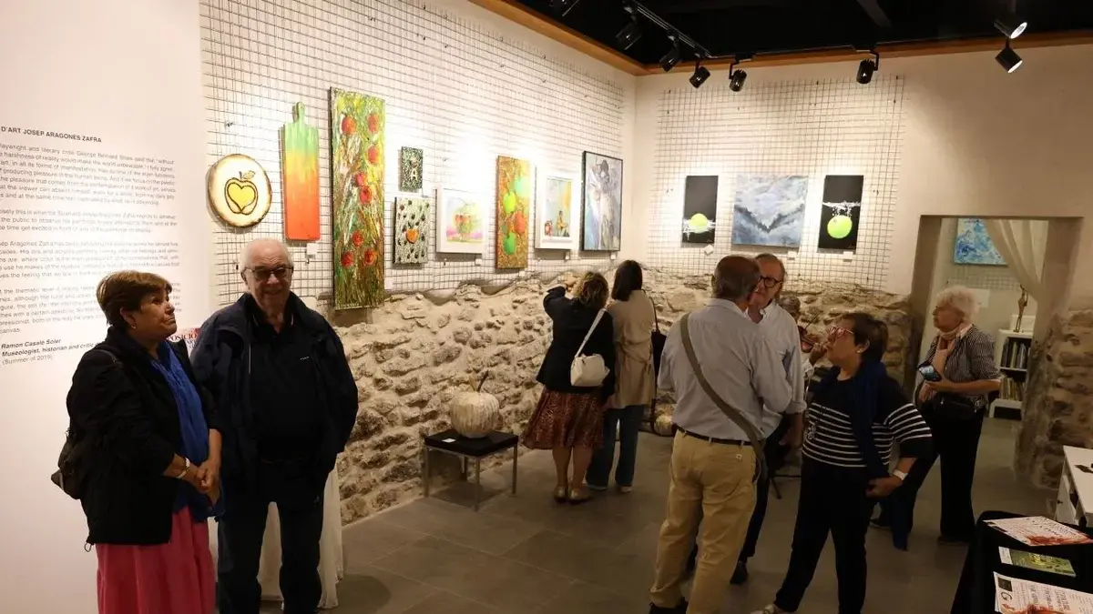 La manzana local protagoniza la feria de Barbens
