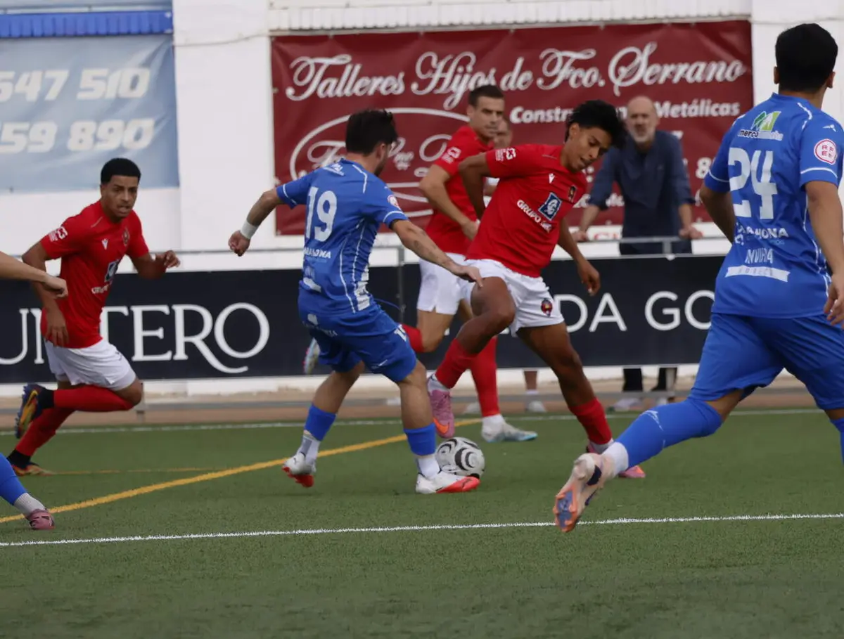 El Manzanares CF impone su juego y supera con claridad al Sporting de Alcázar