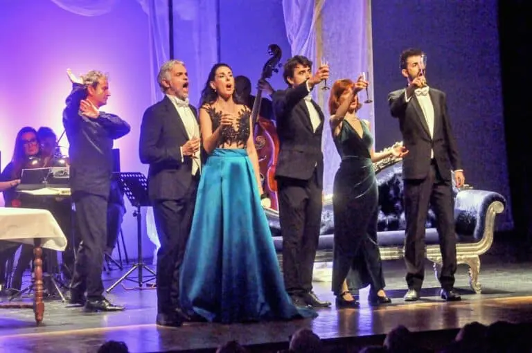 La ópera de Verdi inaugura el festival musical de Tomelloso ante un teatro casi lleno