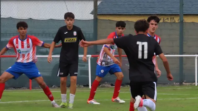 El Atlético Bembibre culmina la remontada en el minuto 98