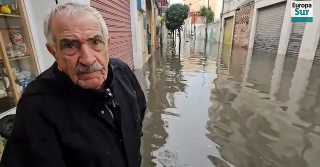 Un comerciante de Duque de Almodóvar alerta de que el agua sigue sin drenar