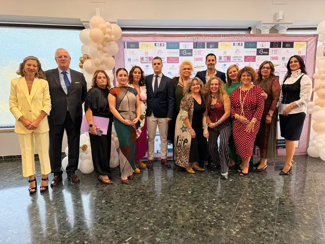 Una gala en los Jardines del Val conmemora los 25 años de ADEI