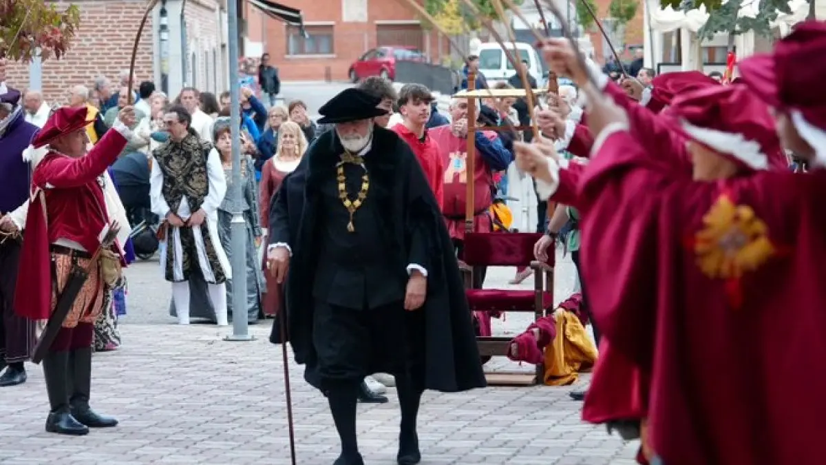 Valdestillas revive el paso de Carlos V con una representación conmemorativa