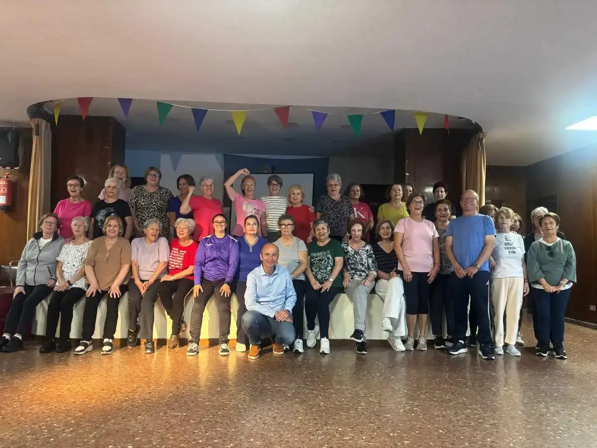 Más de 500 personas se inscriben en el programa para mayores de Ribeira