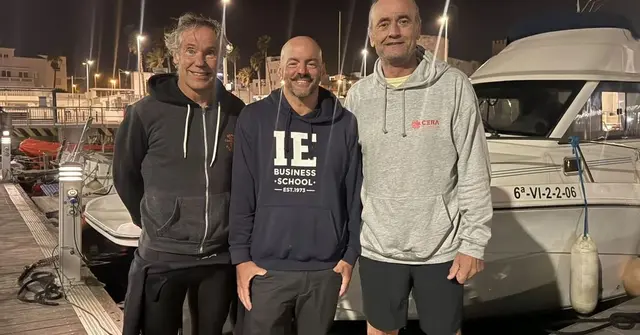 Tres nadadores completan el cruce del Estrecho desde Tarifa antes del temporal