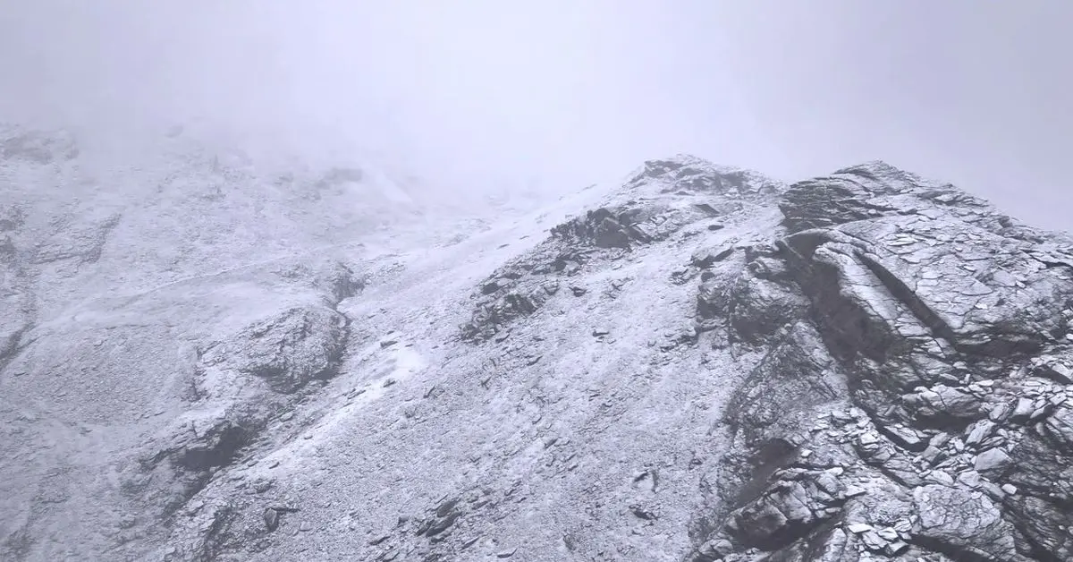Las cumbres de Sierra Nevada registran las primeras nevadas otoñales