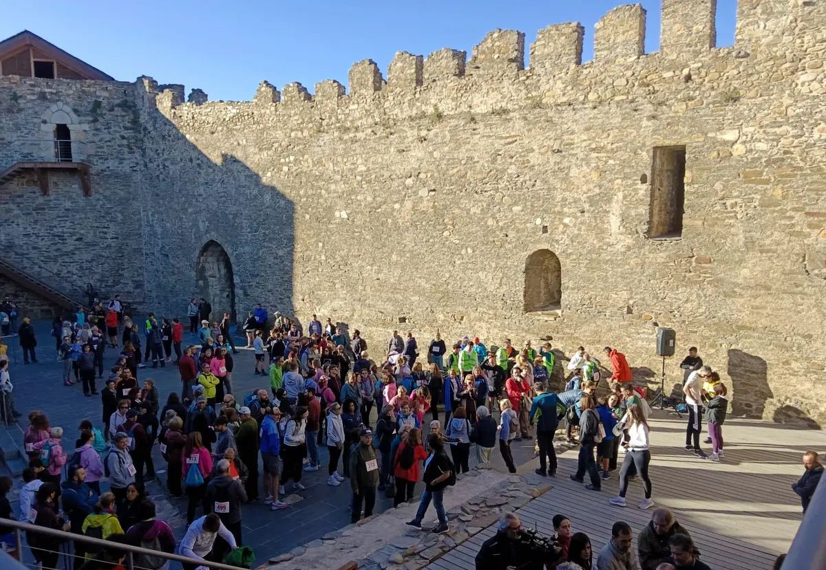 La Marcha Solidaria de Ponferrada suma cerca de 500 participantes y recauda más de 5.000 euros