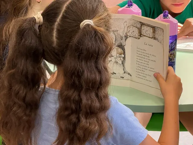 Campamento inicia las sesiones de «Leemos juntos» en su biblioteca