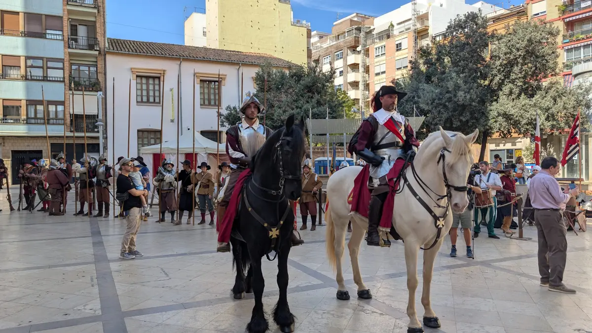 La plaza de Las Aulas acoge una jornada divulgativa sobre los Tercios