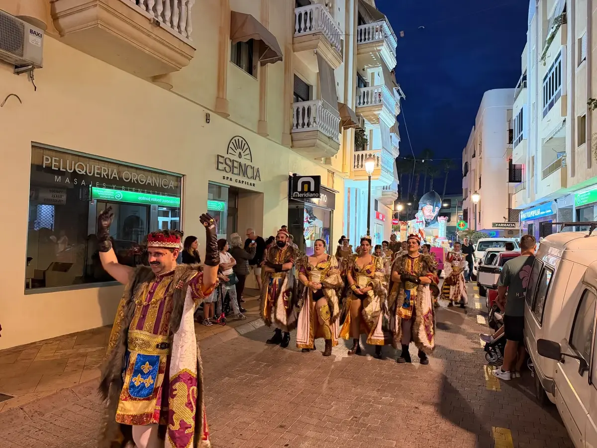 Un desfile histórico recuerda en Almuñécar la concesión de sus privilegios