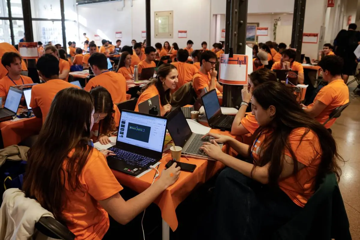Un diseño de módulos bioclimáticos gana la cuarta EngiHack en Terrassa