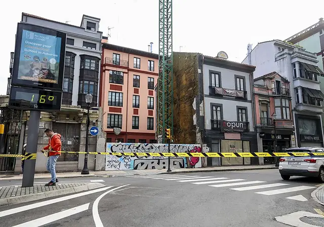 Una grúa móvil impulsa la vuelta a las obras del edificio de Manuel del Busto