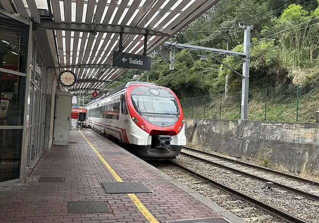 La estación de Mieres espera una reforma mientras persisten las quejas por accesibilidad
