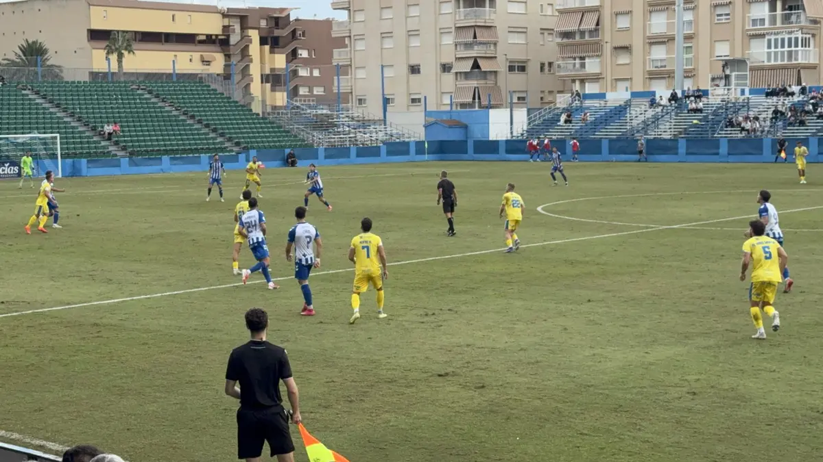 El Lorca Deportiva deja escapar dos goles de ventaja y firma tablas