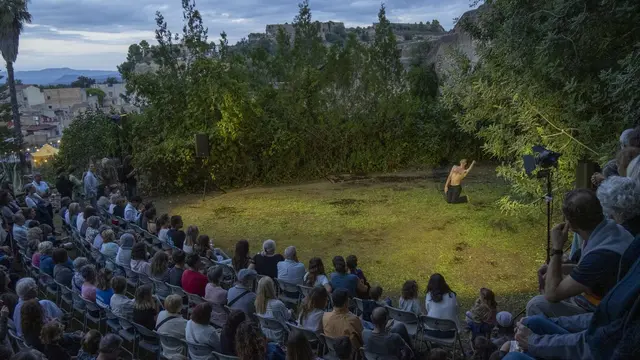 Artèria reúne danza y artes escénicas en Tortosa pese a la lluvia