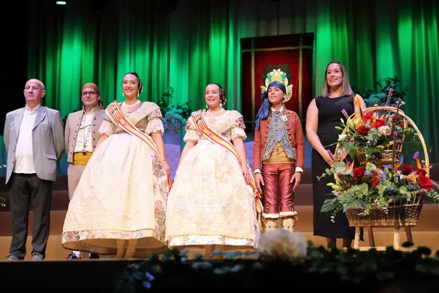 Minerva, Marta y Miquel protagonizan la presentación fallera de Manises