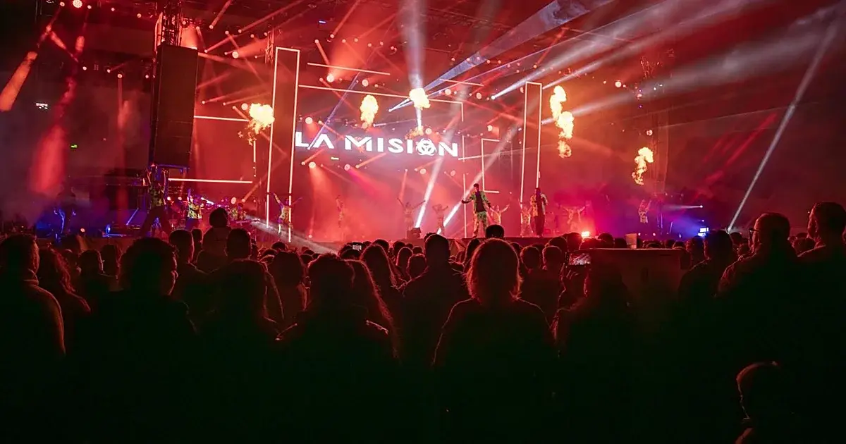 Los Yébenes reúne a miles de personas en una fiesta musical por la democracia