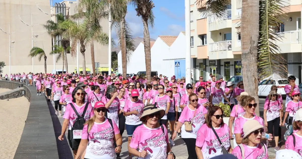 La caminata de AFOL reúne a 450 participantes en Arrecife