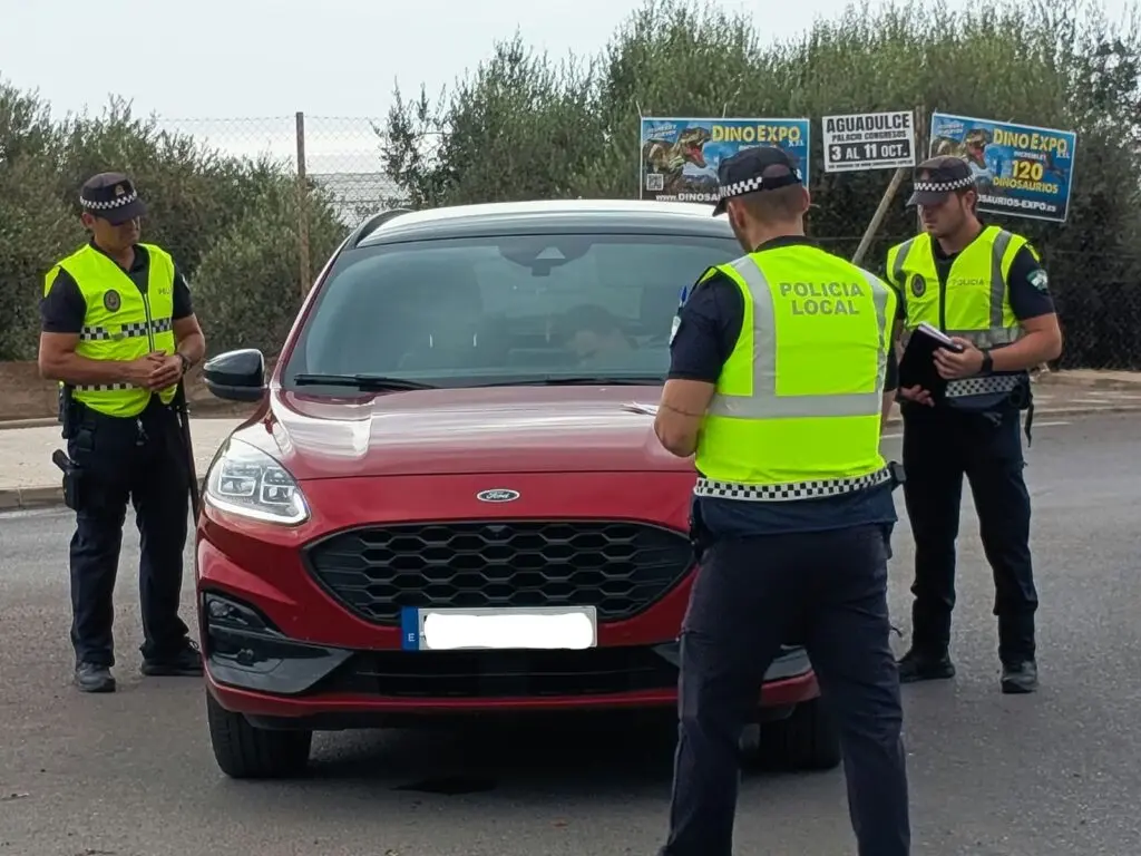 Un control de tráfico en Vícar revisa 149 vehículos y detecta una infracción