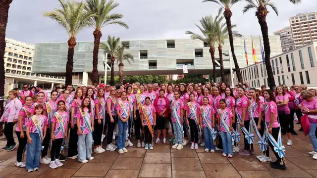 Anémona congrega a cientos de personas en su marcha solidaria en Benidorm