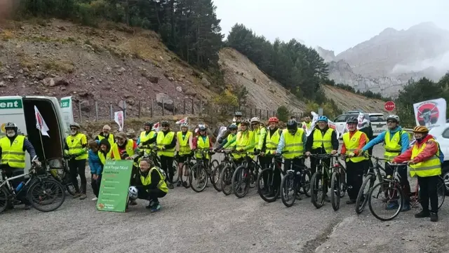 Una ruta ciclista de 27 kilómetros recordó a Mariano Polanco y defendió Canal Roya