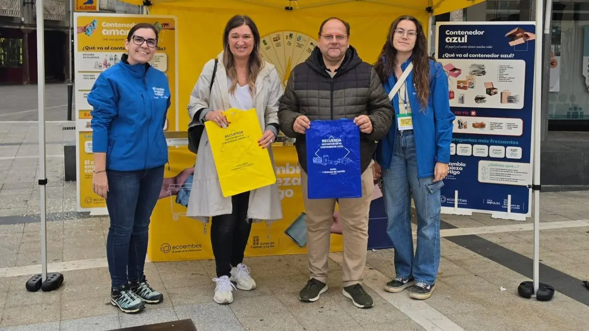 La Bañeza distribuye mil bolsas para el reciclaje en casa