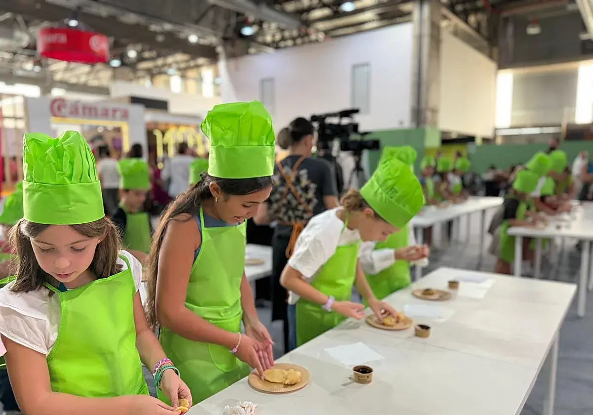 La Feria Espiga acerca los productos frescos a sesenta niños