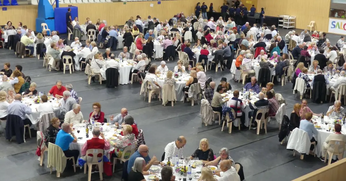 La comida de la gente mayor de Salou reúne a cerca de 290 personas