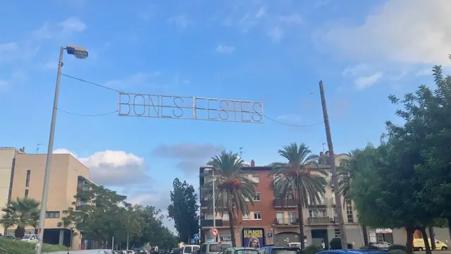 El Vendrell inicia el montaje de las luces navideñas