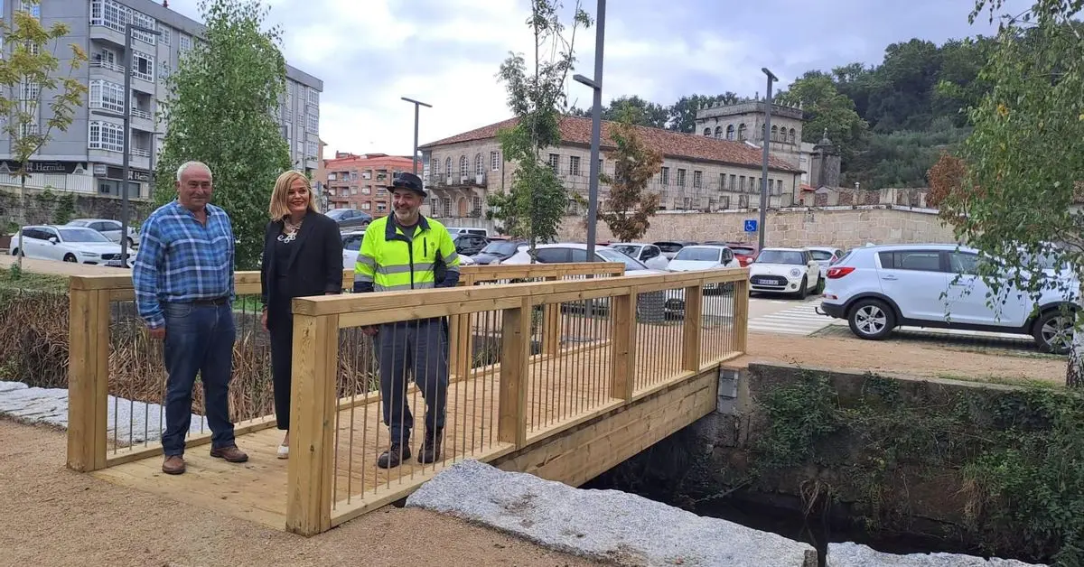 Vilavella refuerza el paso peatonal con una estructura integrada en el entorno fluvial