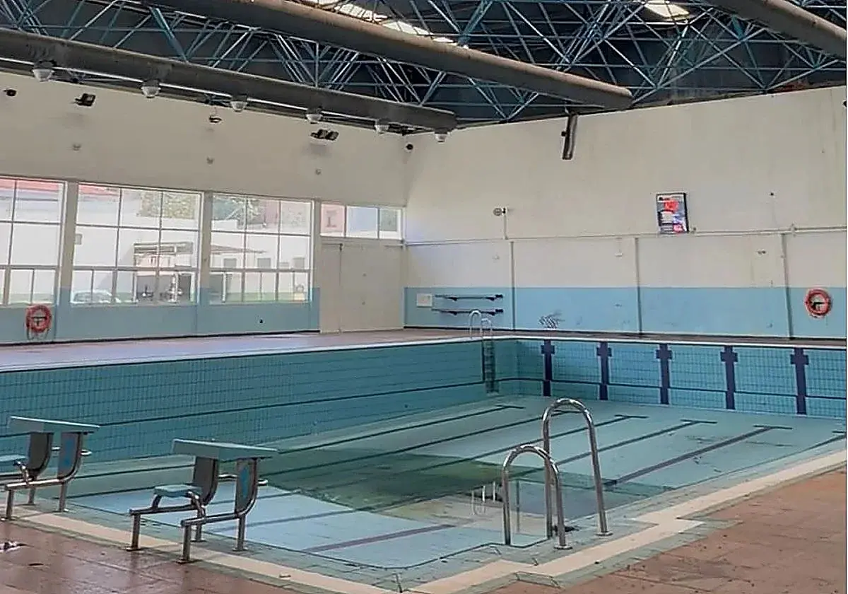 Mijas encarga la reparación de la cubierta de la piscina de Las Lagunas