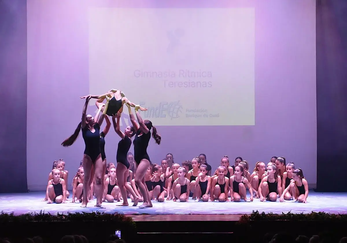 Fundeo de Teresianas lleva la moda y la danza al teatro Ideal