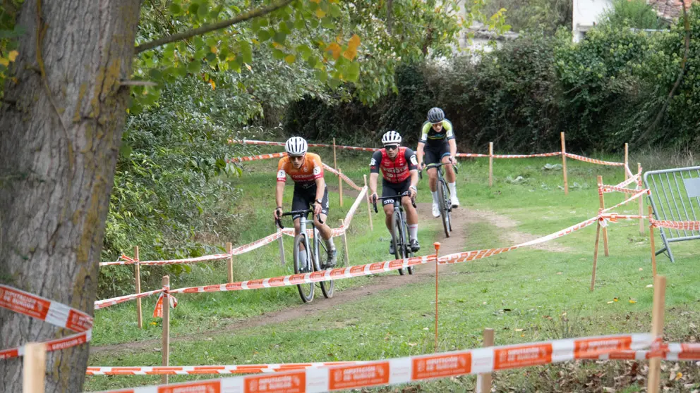 Inguanzo y Arana se imponen en el ciclocross de Medina de Pomar