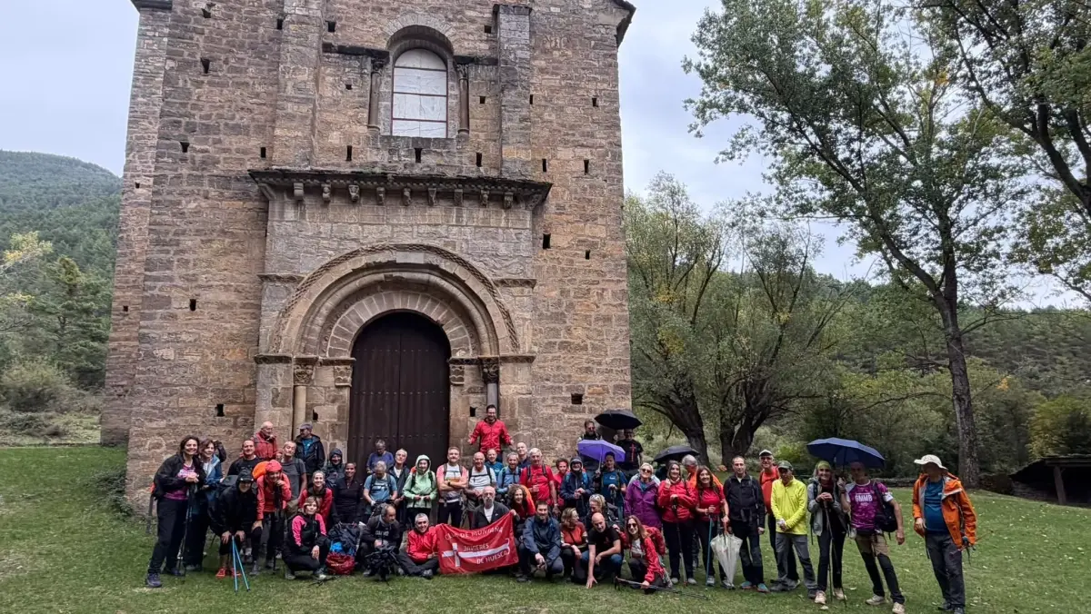 55 deportistas completan una etapa del GR-15 hasta Castiello de Jaca