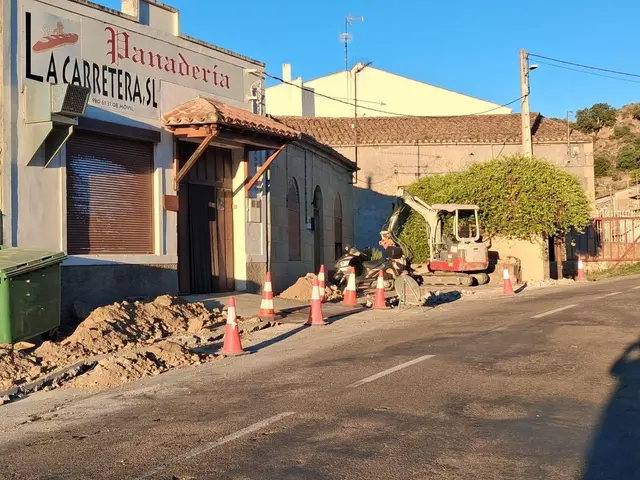 Fermoselle sustituye tuberías para mejorar el abastecimiento y reforzar la prevención de incendios