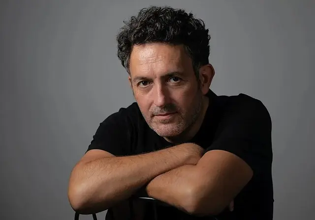 Mikel Santiago se reunirá con sus lectores en la librería Taiga