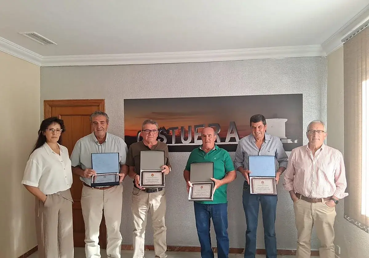 Castuera reconoce con placas a sus trabajadores jubilados más recientes
