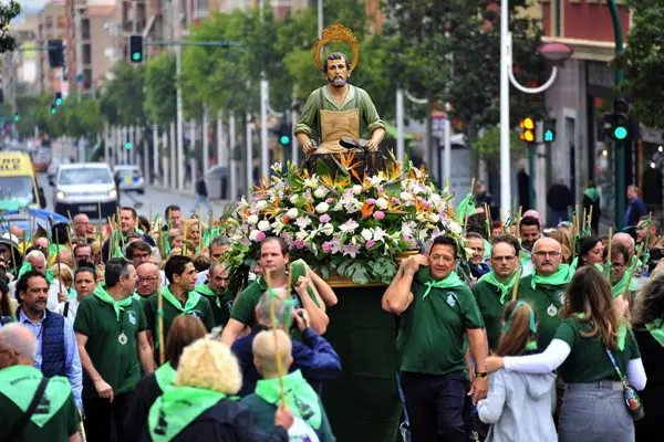 Dos aparadoras protagonizan el pregón de las fiestas de San Crispín en Elche