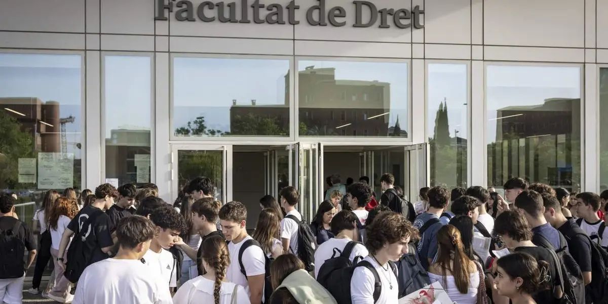 Barcelona reúne a decanos de Derecho para abordar las barreras al catalán