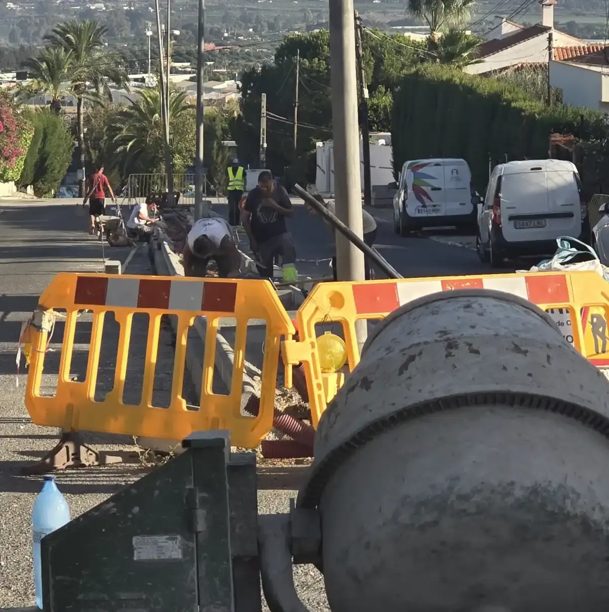 Renuevan la mediana y mejoran el paso peatonal en Río Genil