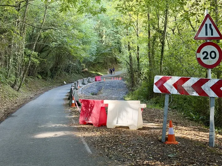 Abadiño renueva la carretera que rodea la cantera de Atxarte
