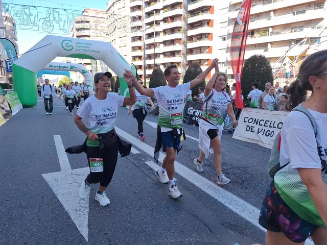 Más de 4.100 personas participan en la marcha contra el cáncer de Vigo